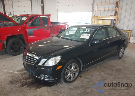 2010 Mercedes-Benz E 350 4Matic z USA, uszkodzony, nr VIN WDDHF8HB1AA106951